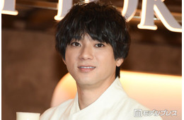 山田裕貴、“変装なし”韓国の空港での自撮りショット公開「普通にいてびっくり」「オーラすごい」