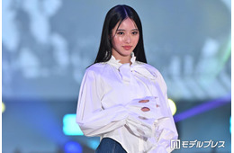 藤岡弘、次女・天翔天音、ボディスーツ風シャツでハイセンスな着こなし「かっこよすぎ」「オーラ半端ない」の声【ガルアワ2026SS】