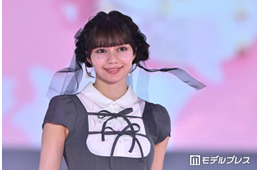 CANDY TUNE南なつ、フェイスシール姿がキュート【ガルアワ2026SS】