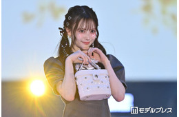 AKB48新センター・伊藤百花、美肌輝くオフショルワンピ姿披露「透明感がすごい」「天使みたい」と反響