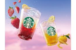 スターバックス「チラックス ソーダ」2種が4月24日登場 ストロベリーは果肉アップ・気分に合わせた3つのカスタマイズを提案
