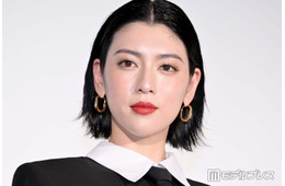 三吉彩花、30歳の節目目前に入れたタトゥー公開 大胆背中開きドレス姿が話題「自分らしく生きるという決意の証です」