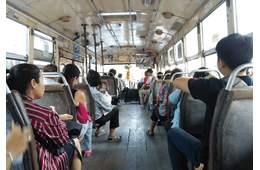 「降車ボタンが壊れてる！」タイの路線バスで遭遇した“斬新なアイディア”とは