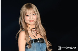 「今日好き」あいさ、ヘソ出しTシャツでほっそりウエスト披露「お人形さんみたい」「くびれが美しすぎる」と反響