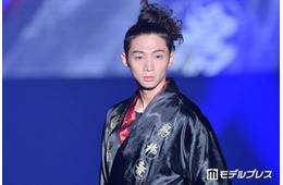 実写映画「ブルーロック」出演話題の俳優、誕生日に幼少期ショット公開「小さい頃から整ってる」「目元が同じだ」