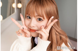 「今日好き」あいさ、ミニスカ×ガータータイツから美脚披露「脚のライン綺麗」「おしゃれ上級者」と反響