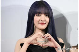 i-dleミンニ、サッカー観戦スタイルで大胆美ウエスト披露「着こなせるのすごい」「かっこいい」の声