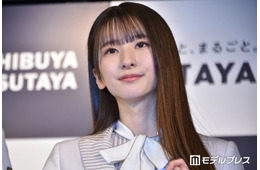 乃木坂46菅原咲月、美脚際立つミニスカモノトーンコーデに絶賛の声「清楚」「スタイル抜群」