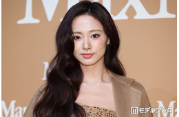 TWICEツウィ、ノースリシャツ＆ショーパンから美スタイル披露「絵画のよう」「圧倒的スタイル」と話題