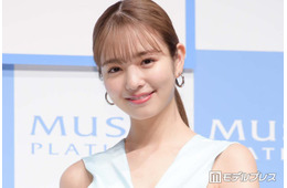 横田真悠、美脚際立つ衣装ショット一挙公開「どの系統も似合うのすごい」「骨格レベチ」と絶賛の声