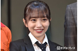 AKB48卒業の向井地美音、ゴージャス衣装から美脚際立つ「着こなせるのすごい」「最高に綺麗」と絶賛の声