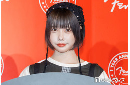 あの、ミニボトム＆ニーハイブーツでスラリ美脚披露「脚が長すぎる」「圧巻のスタイル」と絶賛の声