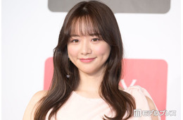 森香澄、スリットからほっそり美脚スラリ「セクシーすぎる」「スタイルに見惚れる」の声
