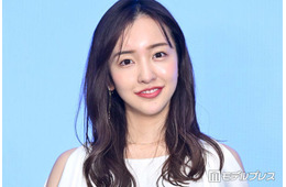 板野友美、ほっそり二の腕際立つキャミコーデ披露「肩のライン綺麗」「スタイル抜群」と反響
