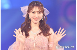 2児の母・森咲智美、美背中際立つブラックドレス姿に絶賛の声「綺麗すぎる」「女神のような美しさ」