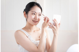 「わっ、その眉やめて！」男性が「苦手」と感じる40代女性の眉メイクとは【GWセレクション】