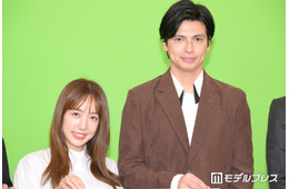 川崎希＆アレクサンダーファミリー、お揃いTシャツでディズニー満喫「仲良し可愛すぎる」「理想の家族」と反響