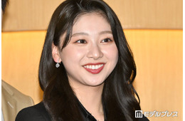 元日向坂46富田鈴花、美脚のぞく制服姿「スタイル抜群」「まだまだ現役でいける」と反響