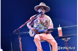 平井大、娘との手繋ぎショット公開「愛おしさが伝わってきて感動」「素敵な夢叶えてほしい」と反響