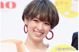 南明奈、美脚際立つジャケット×ショーパンコーデ披露「大人可愛い」「スタイル良すぎ」と反響