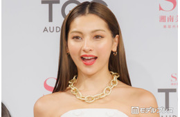 ゆきぽよ、母との幼少期ショットが話題「そっくりすぎる」「お母様も美人さん」【母の日】