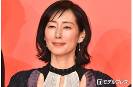 木村多江、母親との幼少期ショット公開「綺麗で素敵なお母さん」「ほっぺがぷくぷくで可愛らしい」と反響【母の日】