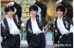 三つ子・佐藤三兄弟、夢は「紅白」出場 メジャーデビュー曲初披露で会場沸かす