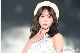 FRUITS ZIPPER櫻井優衣、トップバッターで「サツコレ」開幕 ミニ丈×ベレー帽がキュート【サツコレ2026S/S】