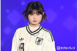 「今日好き」おひなさま（長浜広奈）、ユニフォームトップスでクールに登場 ウィンクも披露【サツコレ2026S/S】
