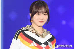 本田紗来、ド派手ヒョウ柄×ファーブーツ着こなす 抜群スタイル披露【サツコレ2026S/S】