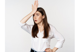 たった30秒の「おでこトントン」で、食欲を半分以下に抑えらえる!?「脳内食事」も有効？脳の反応を利用した「ダイエット習慣」を科学的に解説
