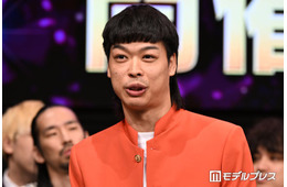 バッテリィズ・エース、父親が「カッコ良すぎて父親界のエース」M-1準優勝芸人公開の顔出しショットが話題「似てる」「渋くておしゃれでイケオジ」
