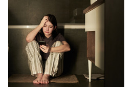 いつも「心が疲れる」「自分までつらくなる」のはなぜ？実は、「スマホ設定」を変えるだけで軽減できる！あと１つ、効果的なこととは？【精神科医が教える、負のループから抜け出す方法】