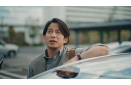 岡田准一＆山田杏奈、ドライブスルーで“朝マック”へ「グリドルとコーヒーのよう」相性抜群な演技披露