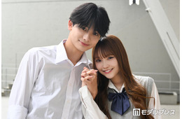「今日好き」かなりのカップル、ロケバスでの密着ショット公開「にやけちゃう」「美男美女」と反響
