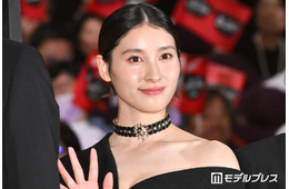 土屋太鳳、娘との2ショット公開「どんどん大きくなって」「映画のワンシーンみたい」と反響