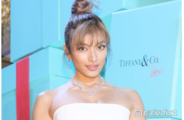 ローラ、美ボディ全開のビキニ姿 “プチ夏休み”満喫ショットに「健康的なスタイルに憧れ」「手脚が長すぎる」と反響