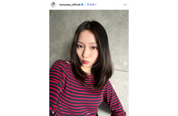 元AKB48メンバー、ミニスカからほっそり美脚披露「脚の長さ異次元」「眩しすぎる」と反響