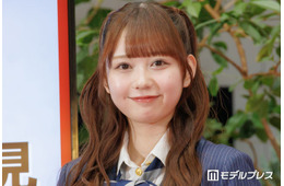 卒業発表のAKB48大盛真歩、平成レトロカフェでミニスカ美脚披露「この可愛さはズルい」「上目遣いがたまらない」とファン悶絶