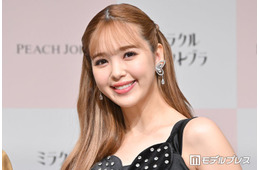 藤田ニコル「ベビーカーデビューもしたよ」メガネをかけたママ姿公開「表情がお母さんになってる」「おしゃれママで憧れます」の声