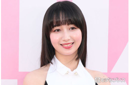 Cocomi、ミニスカから美脚スラリ 愛犬とのお出かけショットに絶賛の声「圧巻の脚線美」「映画のワンシーンみたい」