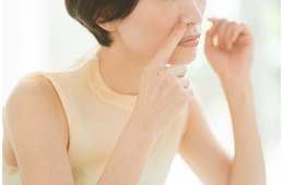 不快な【肌のベタつき・毛穴の黒ずみ】対策に。ジメジメ季節の今こそ見直したい「大人の正しい洗顔」