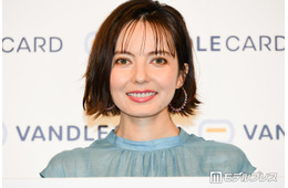 ベッキー、高校時代のシール帳公開「平成が思い出される」「懐かしいシールばかり」と反響