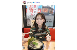 第1子出産のサッカー日本代表・上田綺世選手の美人妻「ごきげんさん」0歳長女の姿公開「笑顔がパパに似てる」「すくすく育ってて感動」