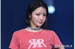 FRUITS ZIPPER鎮西寿々歌、ミニT×ミニスカにフリルレイヤード 甘辛ミックスコーデで魅せる【オキコレ2026】
