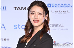 井手上漠、美スタイル際立つビキニショット公開「異次元スタイル」「脚長すぎ」と反響