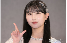 ＝LOVEメンバー、ミニスカライブ衣装姿披露「脚が長くて綺麗」「プリンセスみたい」の声