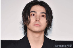 村上虹郎、インスタ更新で謝罪「自身の言葉で当時のことをお話しさせていただければ」元交際相手への暴行疑いで書類送検