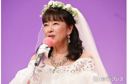 かたせ梨乃、ウエディングドレス姿披露 自認16歳の美少女役に笑顔「恋するって楽しいです」【夫婦と16歳～狂気の隣人～】