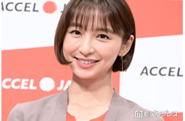 篠田麻里子、家族9人との“お揃いコーデ”ハワイ旅行ショット公開「賑やかで楽しそう」「お父様ダンディで素敵」
